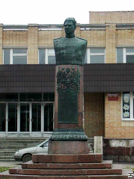 Памятник маршалу Чуйкову. Серебряные Пруды.